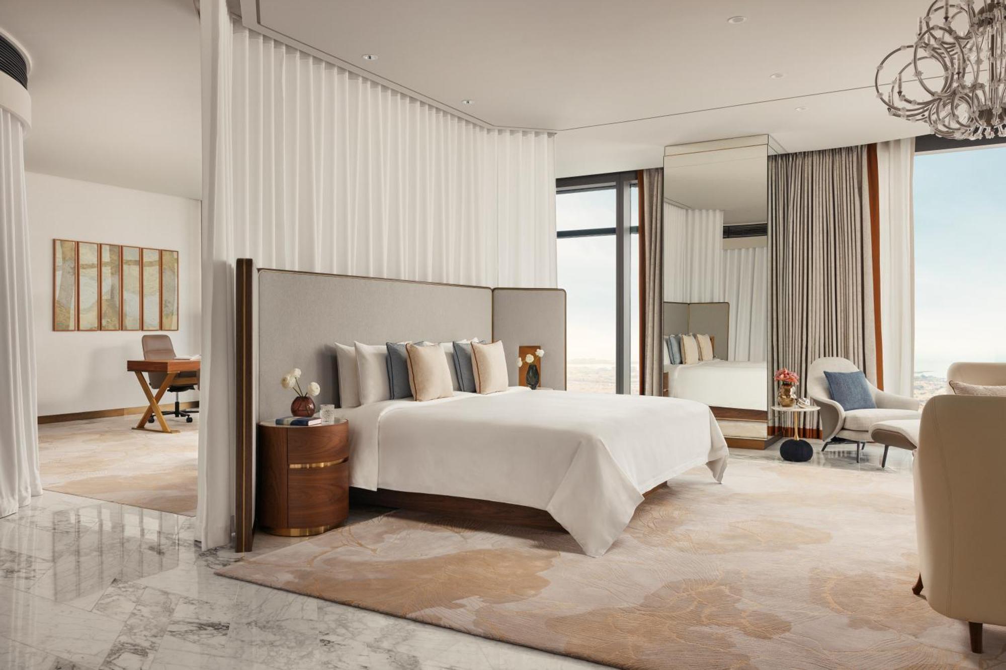 Hotel One&Only One Za'Abeel Dubai Esterno foto A bedroom at The Ritz-Carlton, DIFC