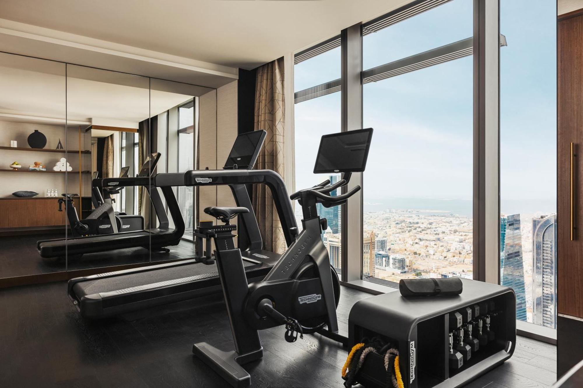 Hotel One&Only One Za'Abeel Dubai Esterno foto The gym at the Ritz-Carlton, DIFC